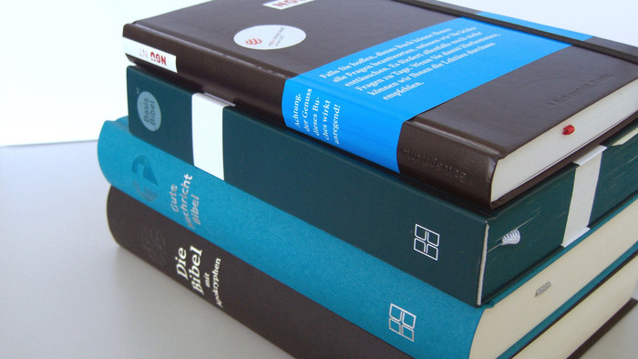 Bibeln in verschiednen Übersetzungen