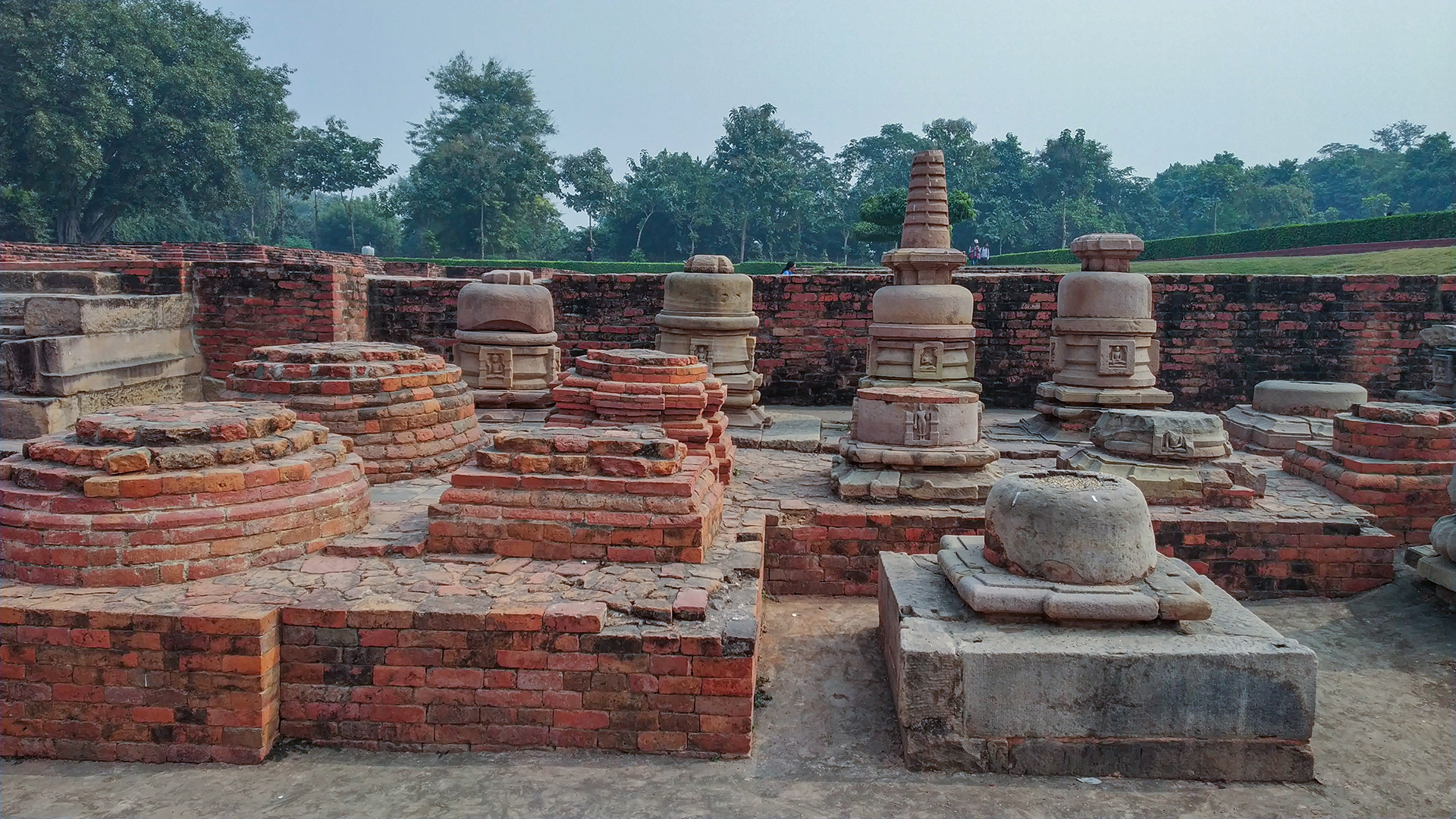 Ruinen und Stupas