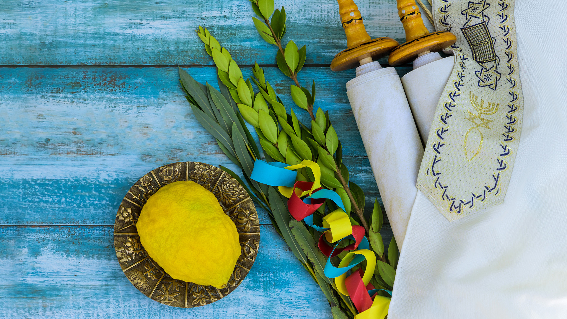 Jüdischen Feiertagssymbole, die für das Fest Sukkot verwendet werden: die Frucht Etrog, der Feststrauß Lulav und weitere