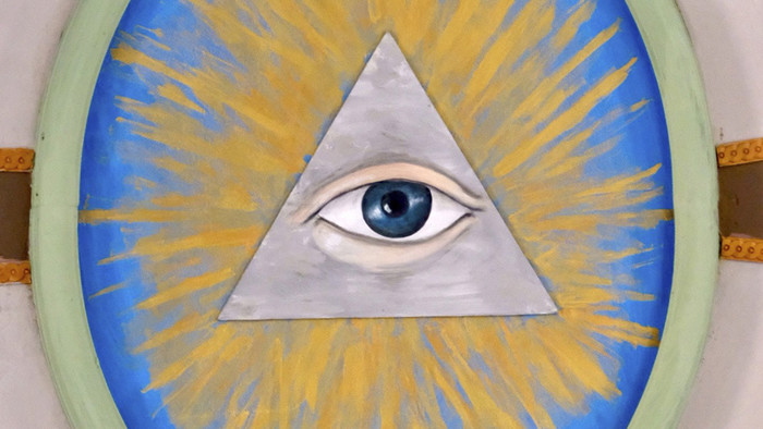 Auge in Dreieck