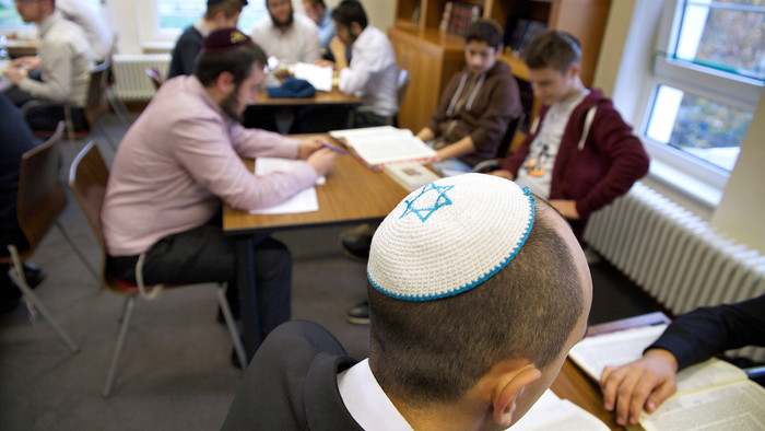 Studenten der Yeshiva Gedola Rabbinerausbildung im Jüdischen Bildungszentrum in Berlin.