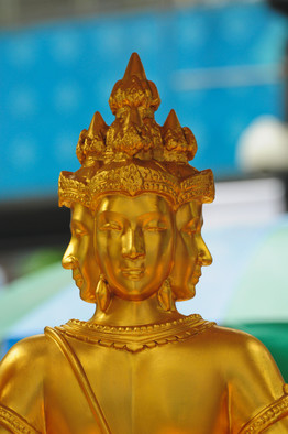 Goldene Statue des Gottes Brahma.