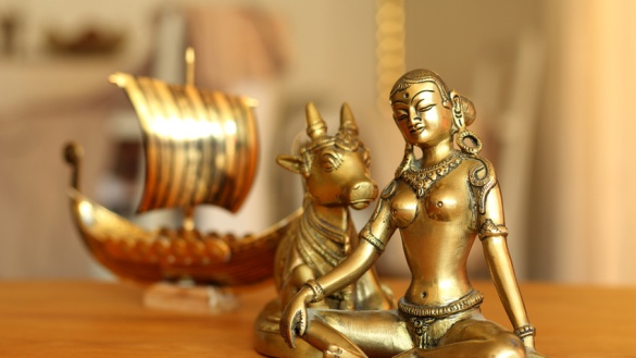 Goldene Statue der Göttin Parvati.