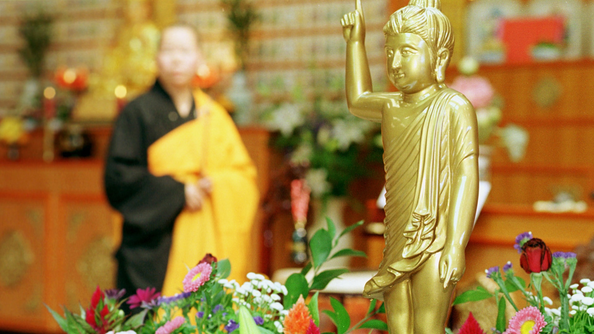 Goldene Buddha Statue in einem Tempel