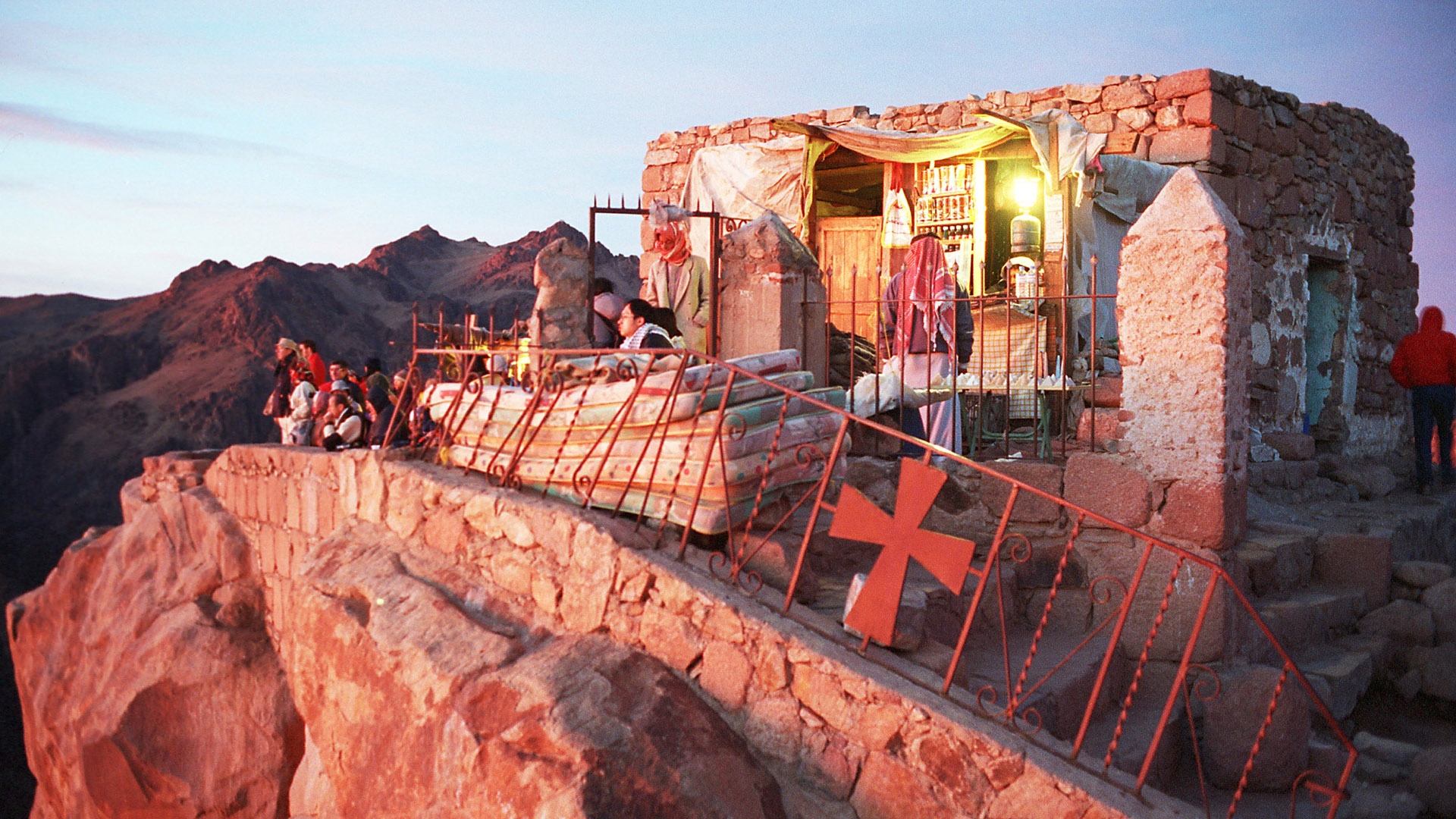 Hütte auf dem Berg Sinai bei Sonnenaufgang, Ägypten.