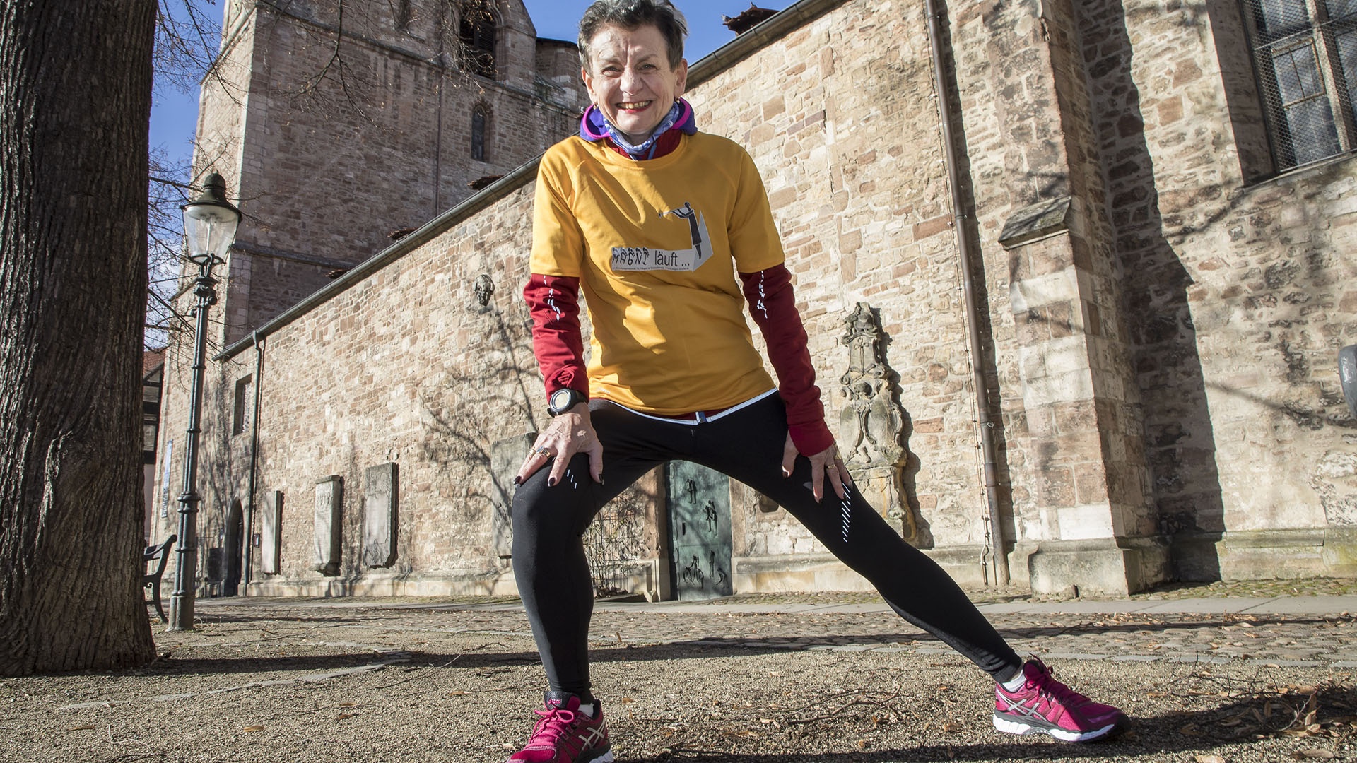 Angela von Schreiber-Stroppe bereitet sich in Braunschweig auf ihr Lauftraining vor