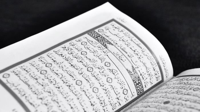 aufgeschlagener Koran aus Dubai