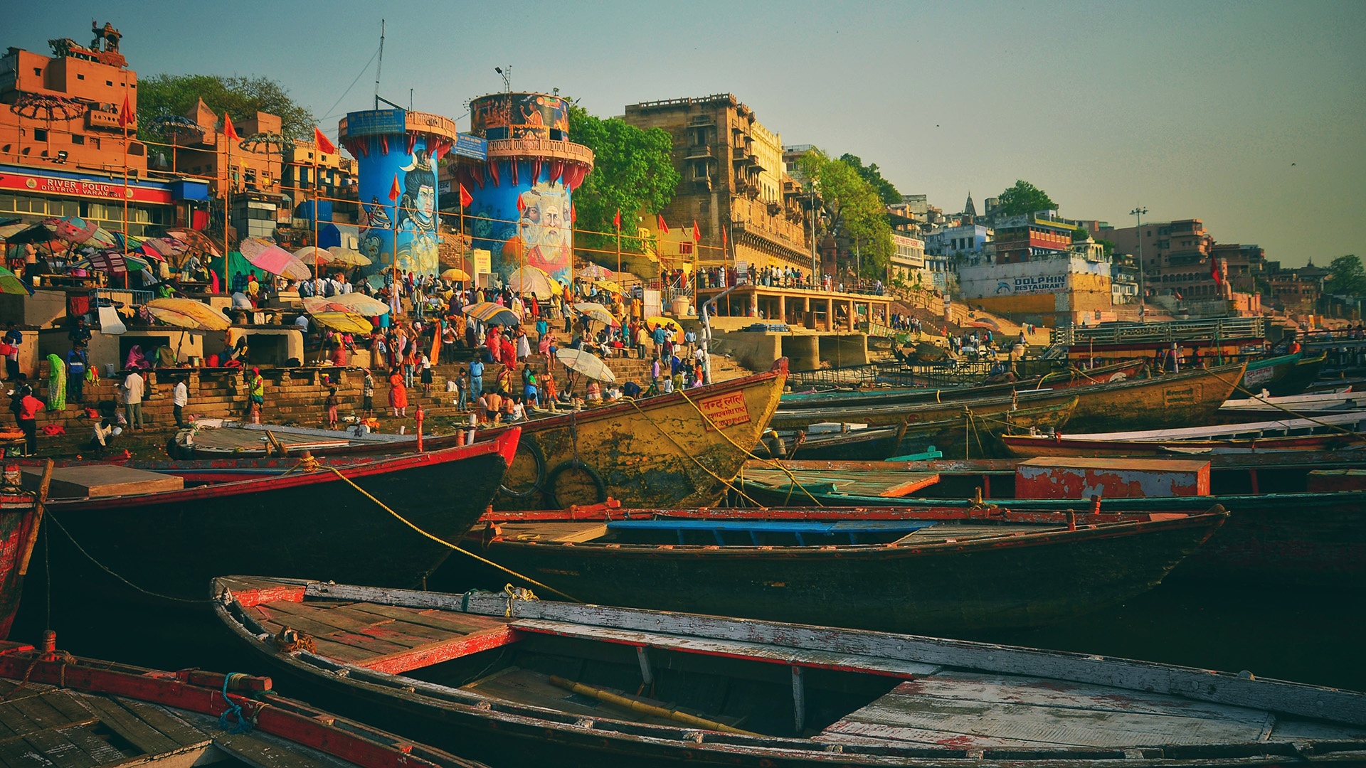 Boote am Ufer des Ganges