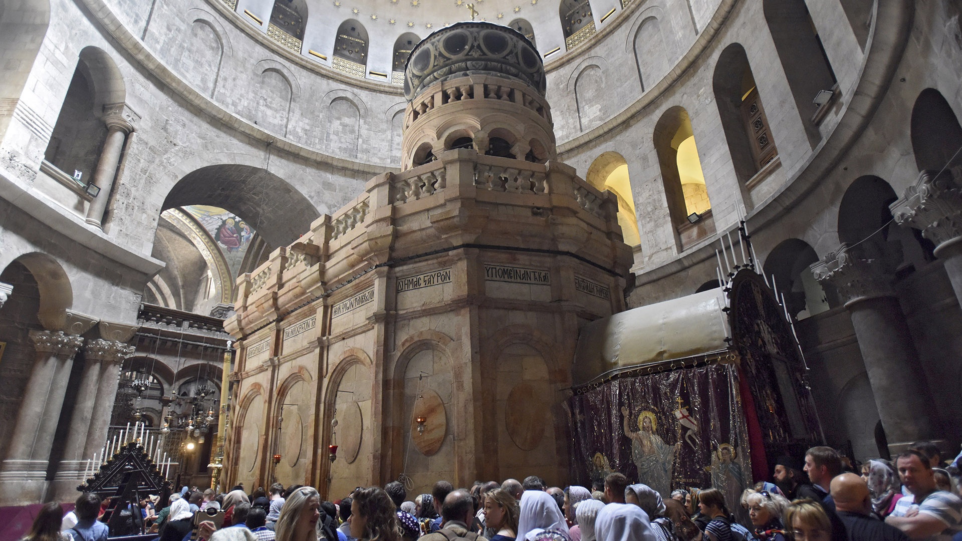 Grabesgrotte in der Grabeskirche in Jerusalem