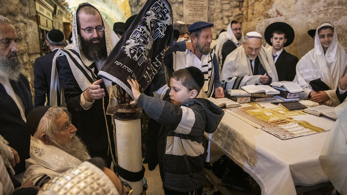 Jüdische Bar Mitzwa Feier an der Klagemauer in Jerusalem in Israel