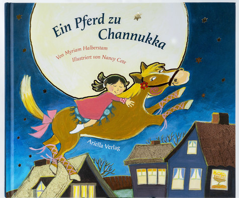 Buchcover “Ein Pferd zu Chanukka” von Myriam Haberstam (Autorin) und Nancy Cote (Illustratorin) zu sehen ist ein Mädchen, dass auf einem Pferd in der Nacht über Häuser fliegt