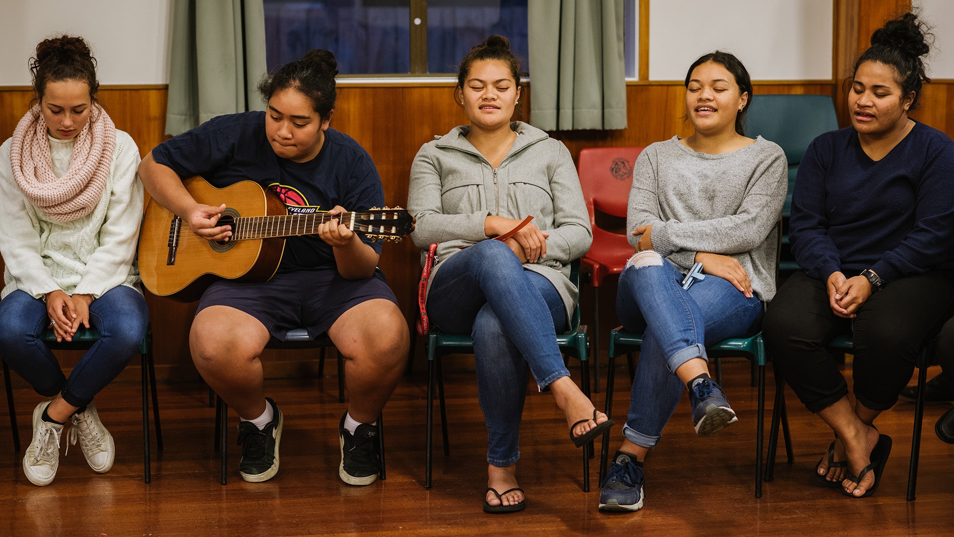 Frauen musizieren und singen bei Ridvan-Feier in Manurewa in Neuseeland