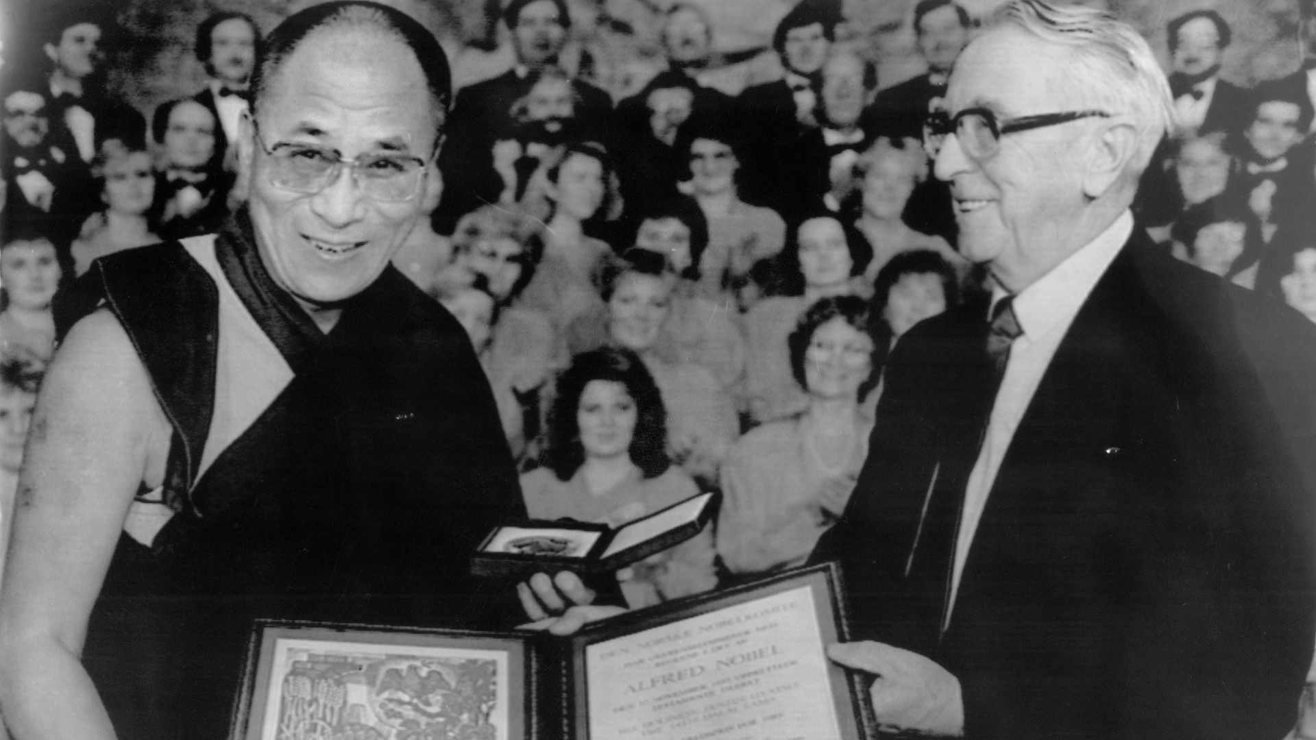 Der Dalai Lama erhält den Friedensnobelpreis in Oslo in Norwegen