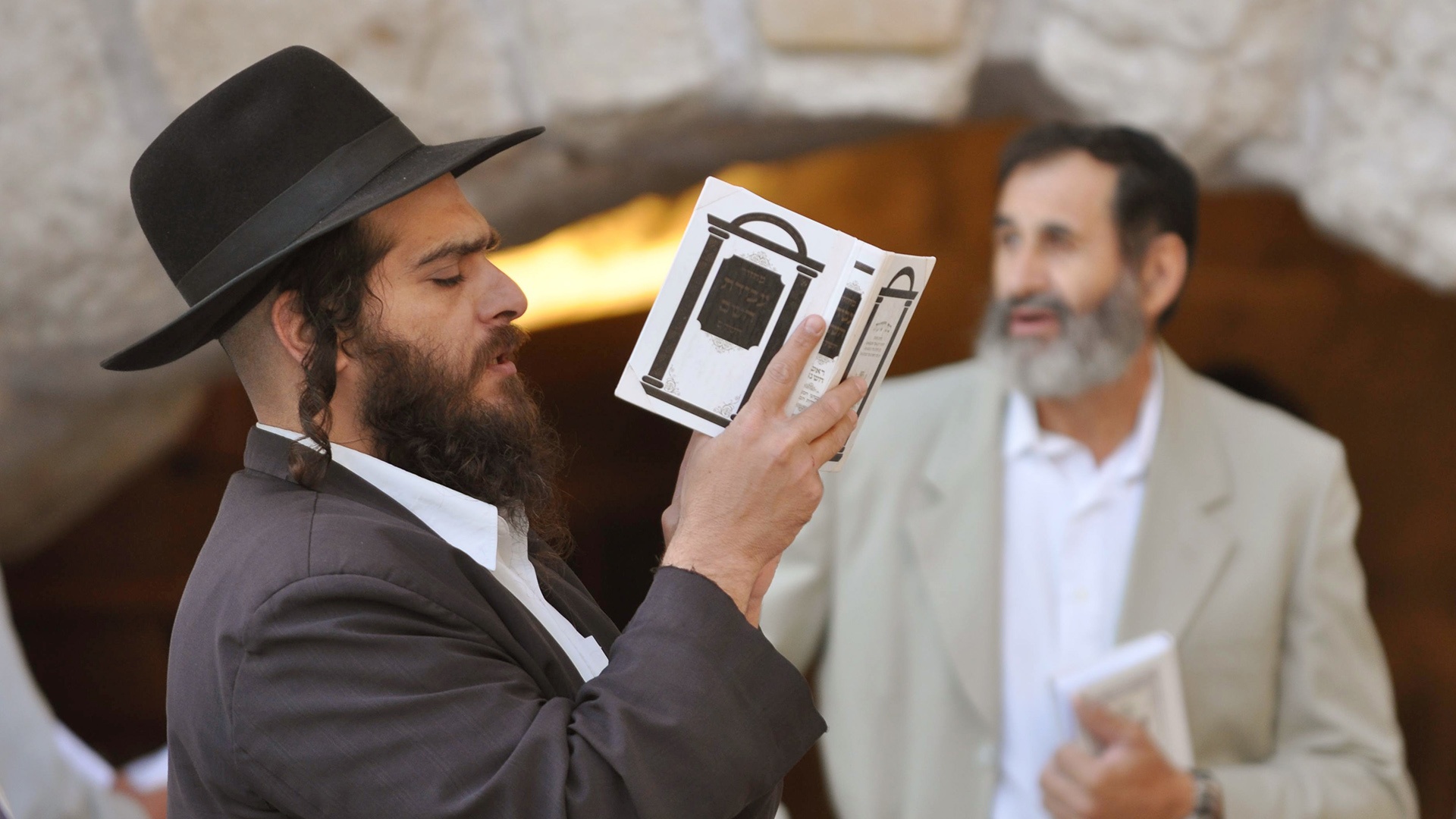 Gebet an der Klagemauer in Jerusalem zu Beginn des jüdischen Neujahrsfestes Rosch Haschana am Freitagabend