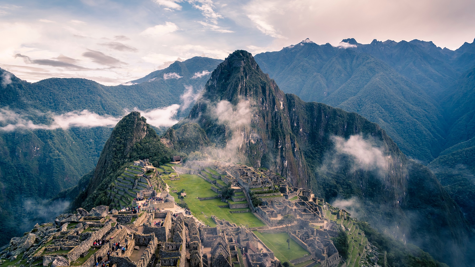 Machu Picchu mit Bergspitze des Huayna Picchu 