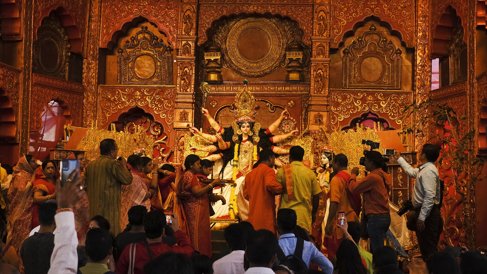 Statue der Göttin Durga in einem Tempel in Pune in Indien