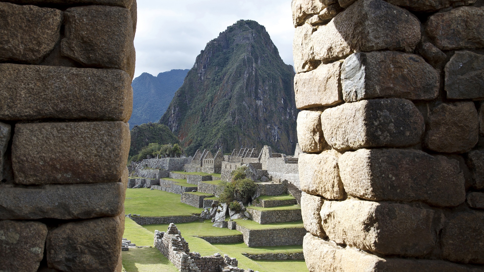 Machu Picchu durch Mauer fotografiert