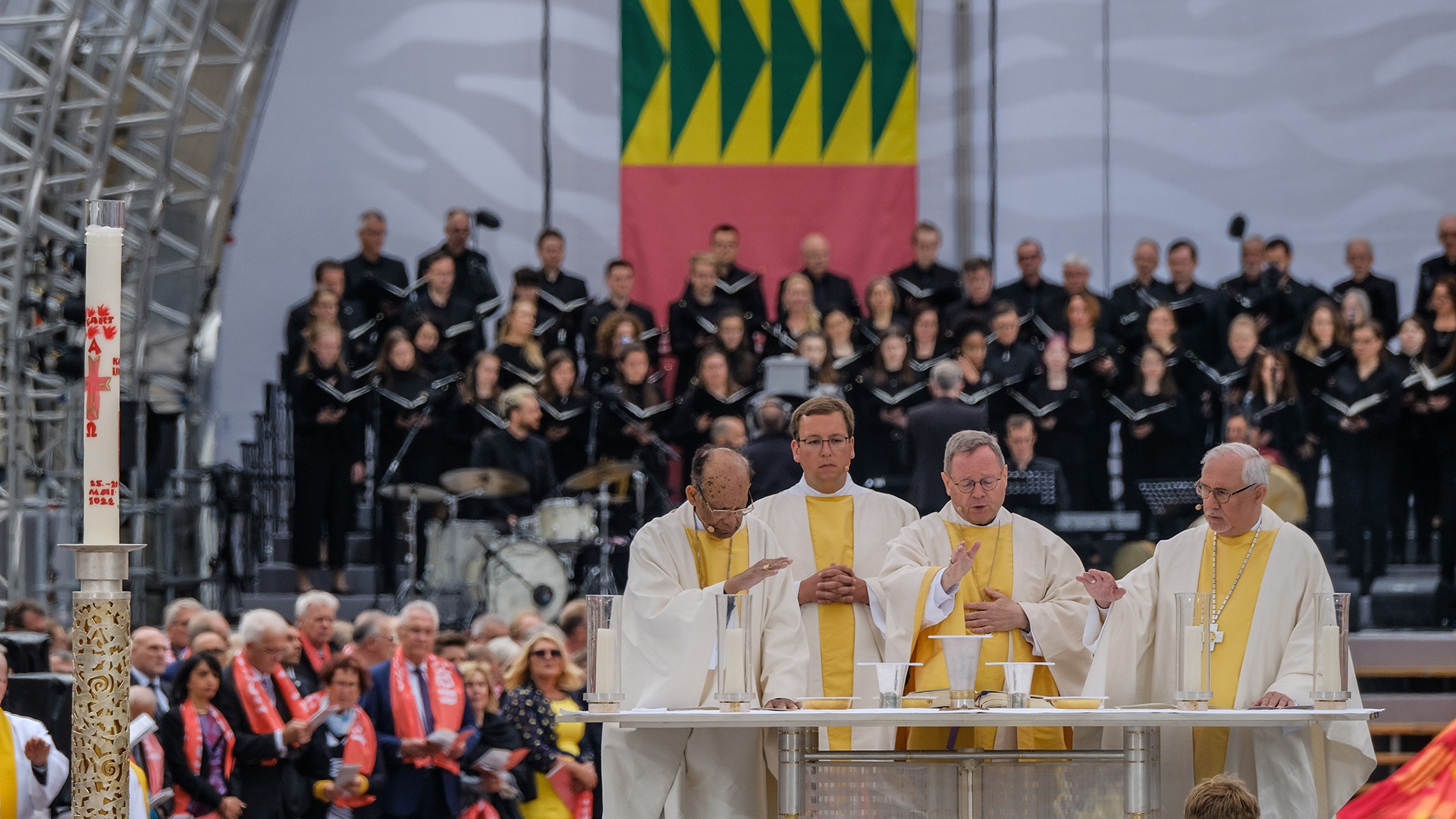 Kirchenvertreter aus verschiedenen Ländern  auf dem 102. Deutsche Katholikentag in Stuttgart 