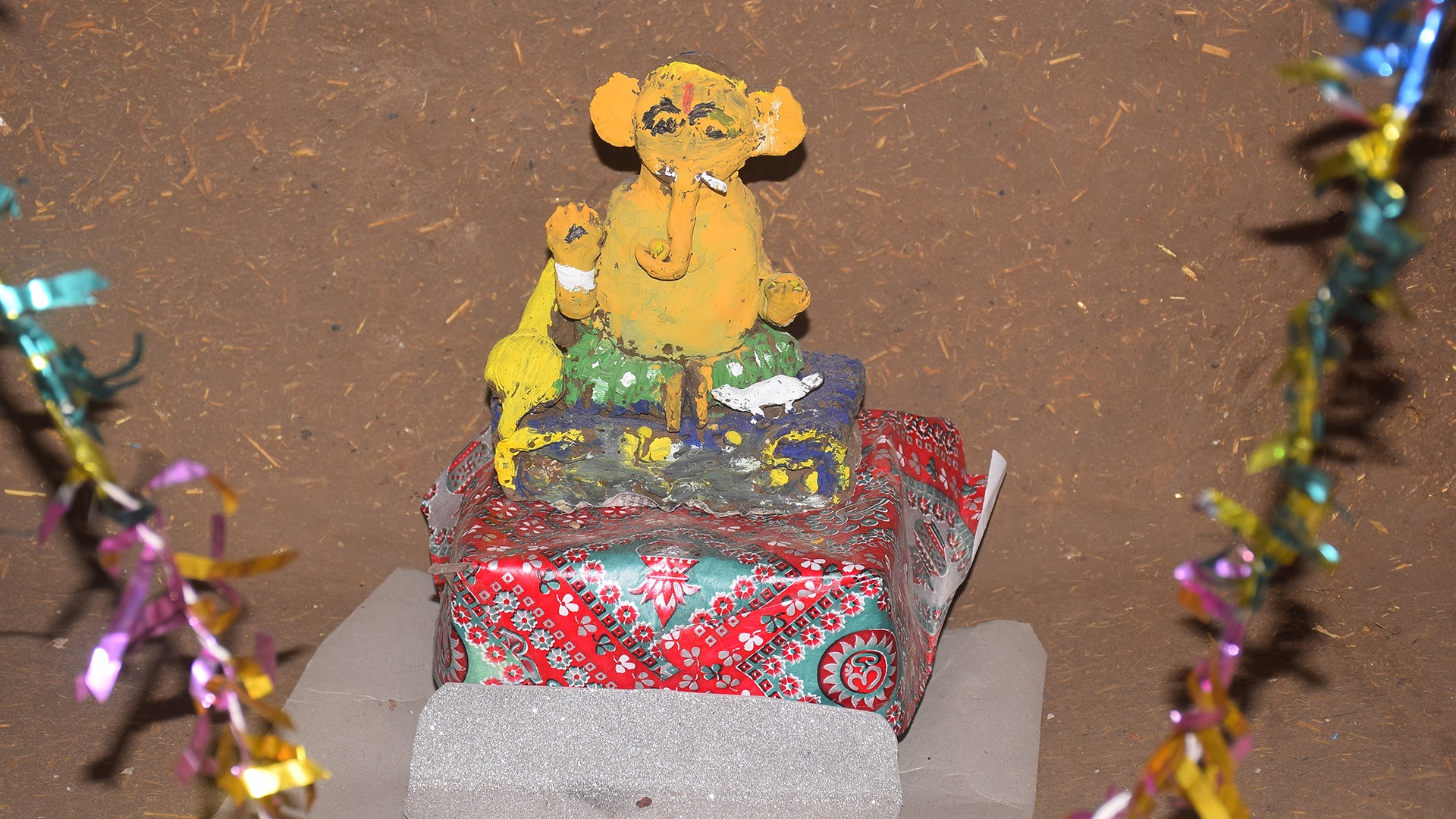 selbstgemachter Gott Ganesha aus Ton