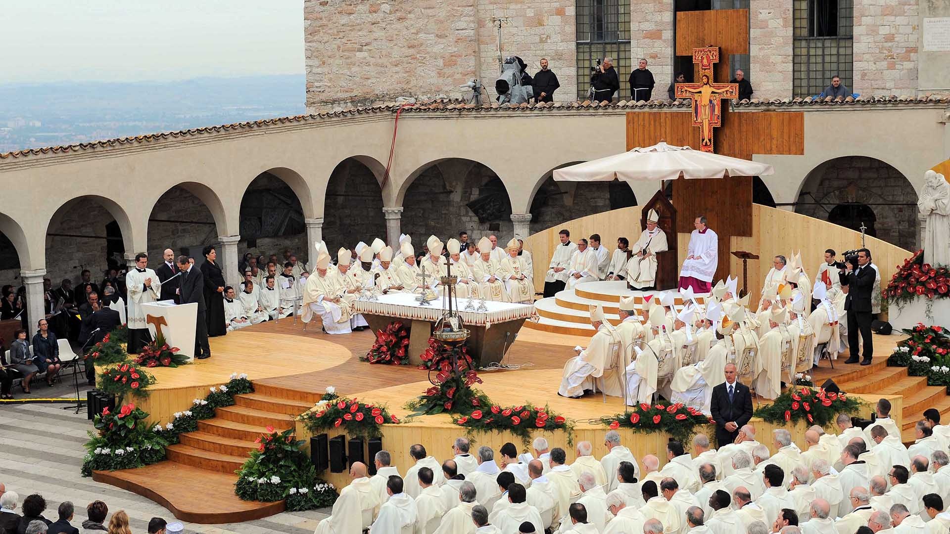 Papst Franziskus bei Messe in Assissi