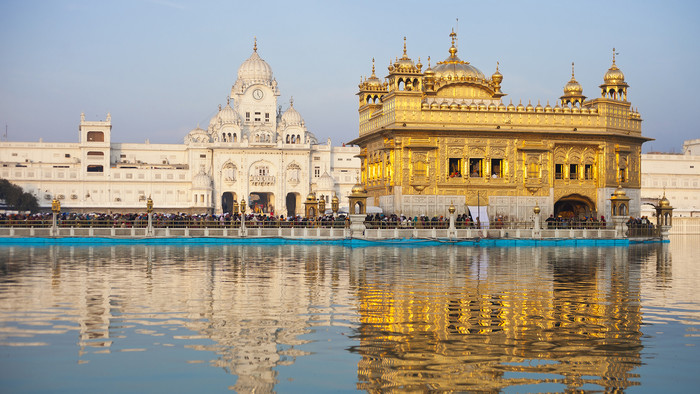 Goldener Tempel Harmandir Sahib in Amsitrar in Indien.