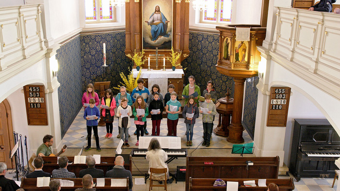 Gottesdienst mit Chor in der Stadt Wehlen 