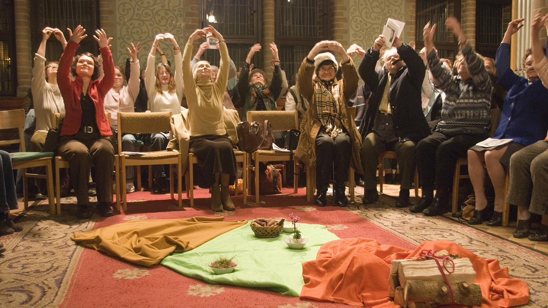 Frauen feiern einen Gottesdienst zum Weltgebetstag der Frauen