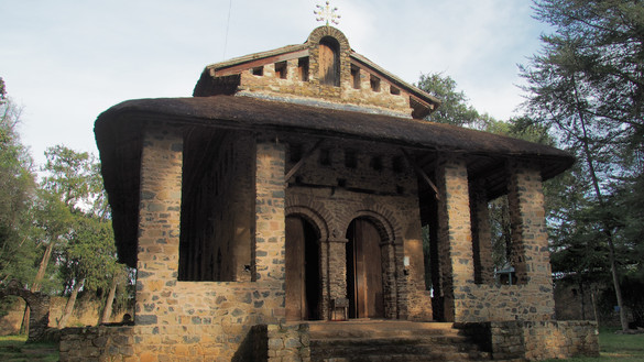 Die Klosterkirche Debre Berhan Selassie bei Gondar in Äthiopien in der Frontansicht. 