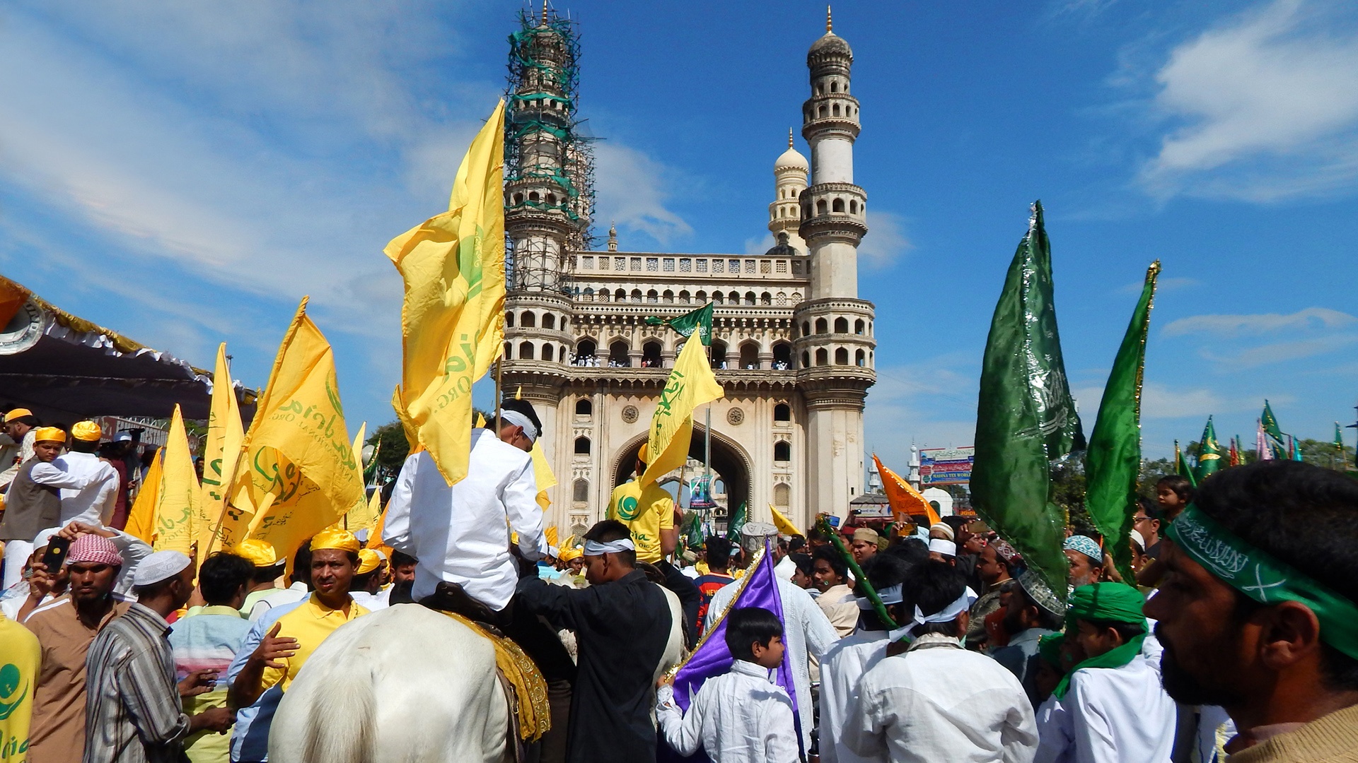 Indische Muslime nehmen an Prozession zum Milad un Nabi-Fest teil