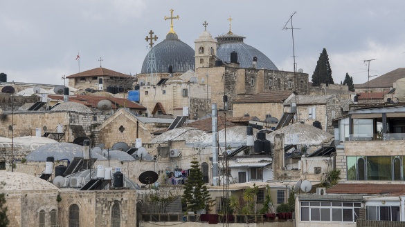 Grabeskirche in Jerusalem mit zwei grauen Kuppeln