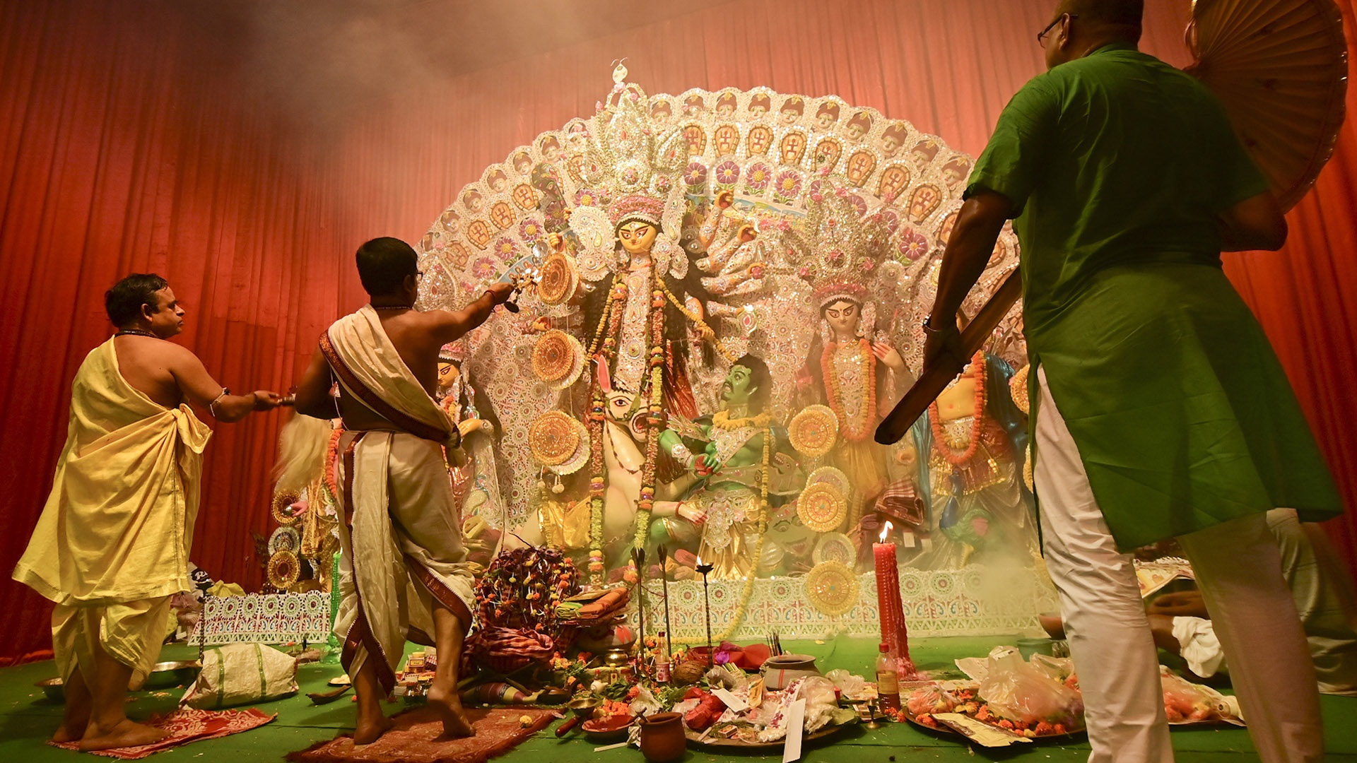 Verehrung der Göttin Durga in Howrah in Indien