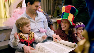 Feier in der Synagoge am jüdischen Purim-Fest.