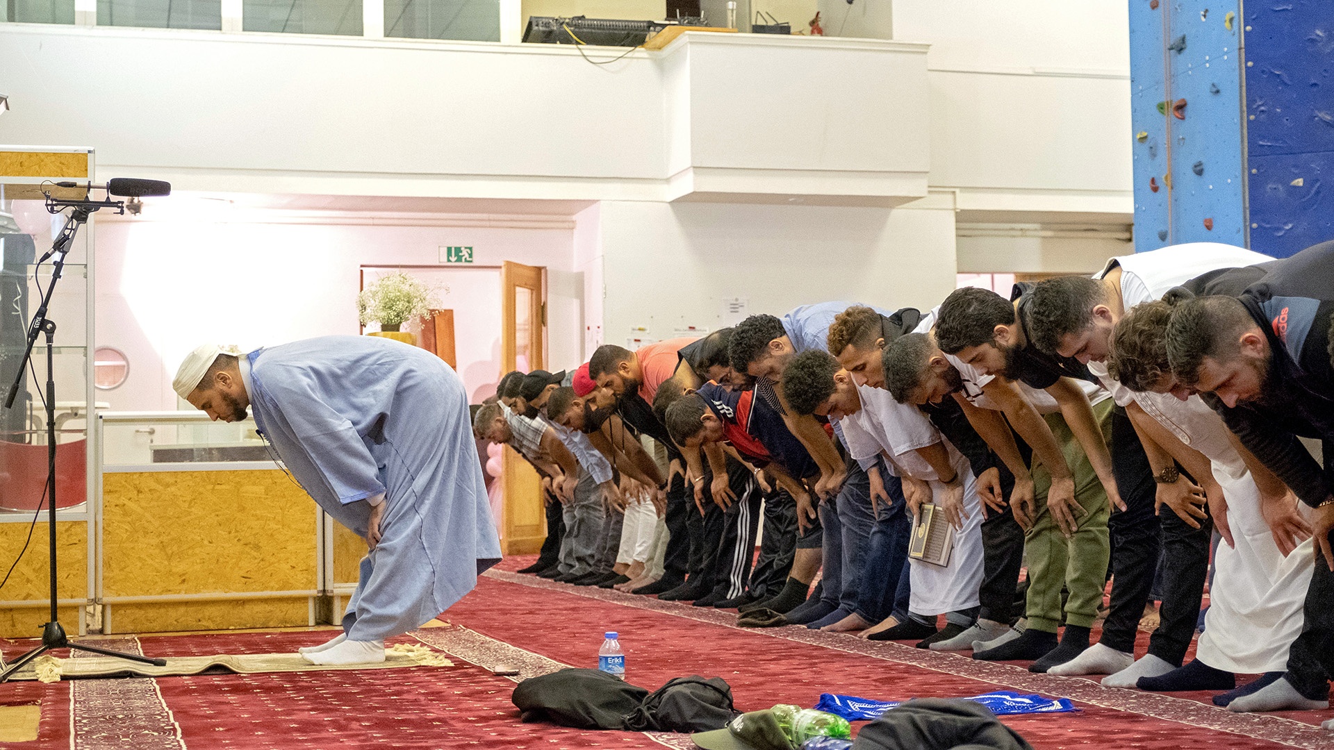 Gemeinde betet zum Ramadan