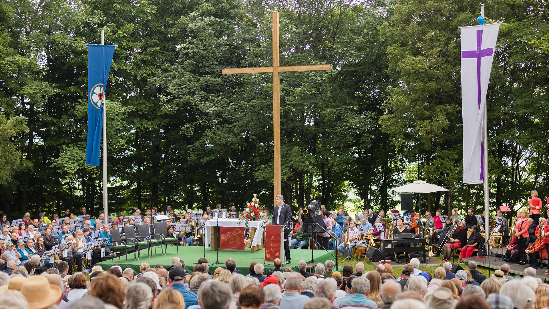 Freiluft-Gottesdienst beim bayerischen evangelischen Kirchentag in 2022