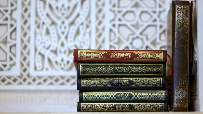 Koran Bücher in einer Moschee