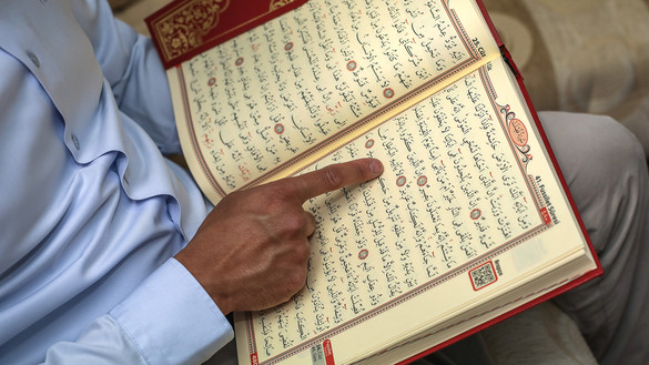 aufgeschlagener Koran in Arabisch