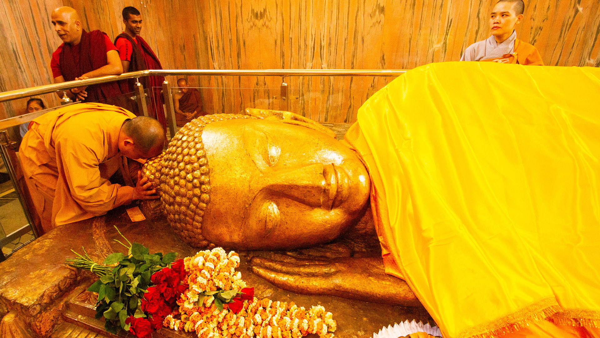 Schlafende Buddha-Statue in der Parinirvana-Stupa