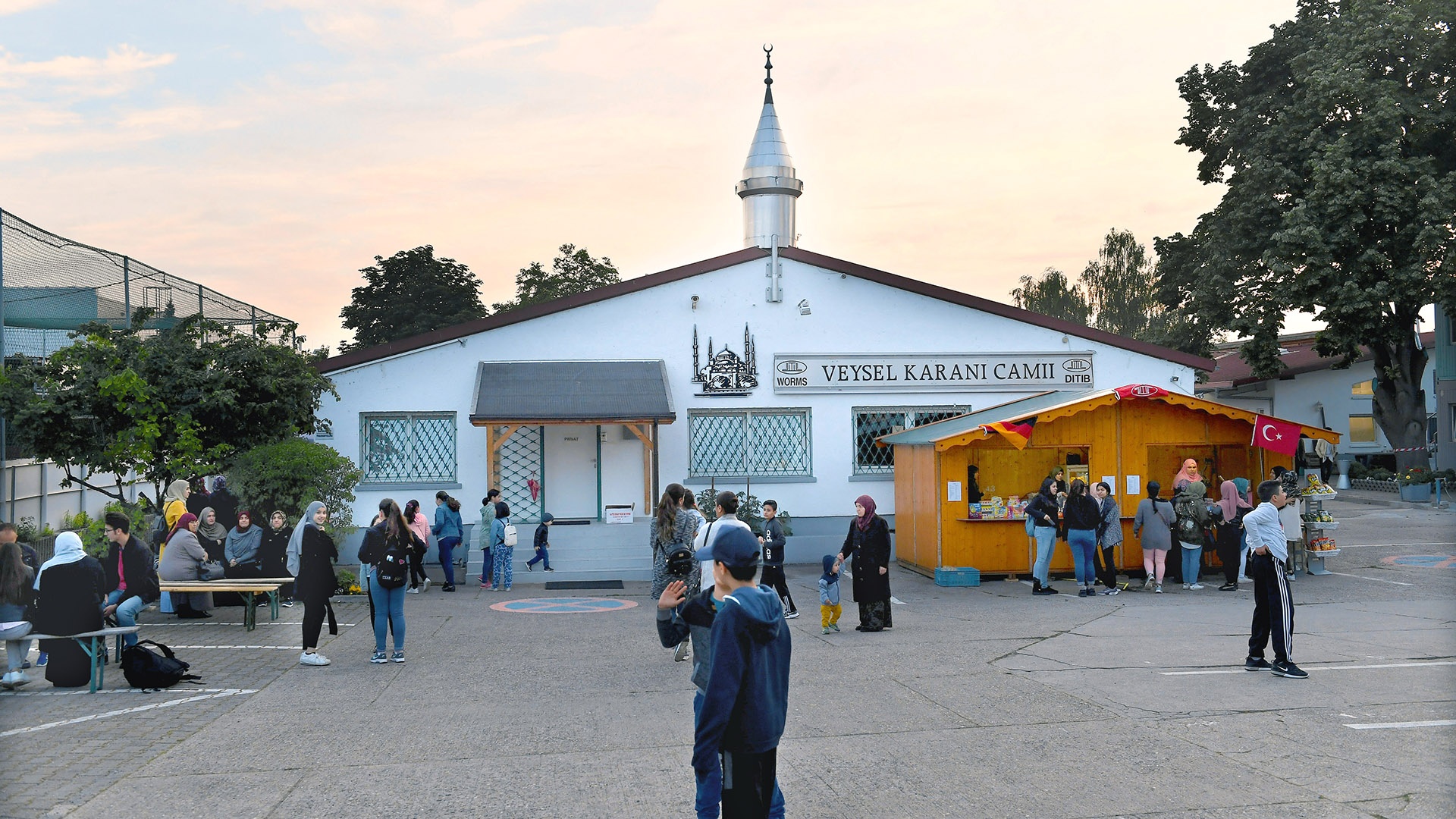 Ramadan-Hüttchen mit Süßigkeiten zum Fastenbrechen