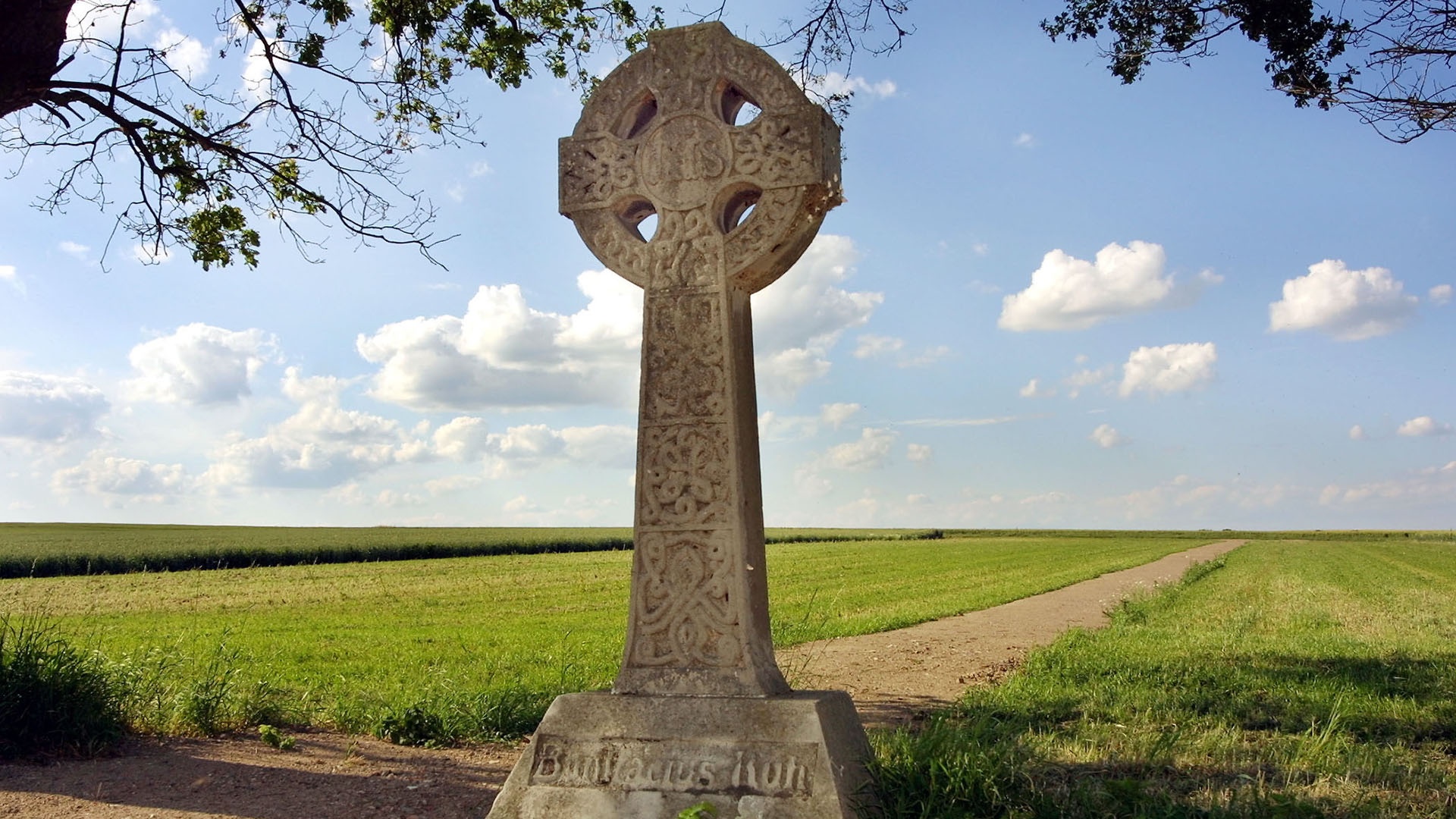 Steinkreuz Bonifatius-Ruh an der Bonifatius-Route von Mainz nach Fulda