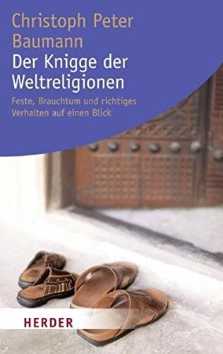 Buchcover “Der Knigge der Weltreligionen” von Christoph Peter Baumann zu sehen sind zwei Paar braune Pantoffeln vor einem Eingang