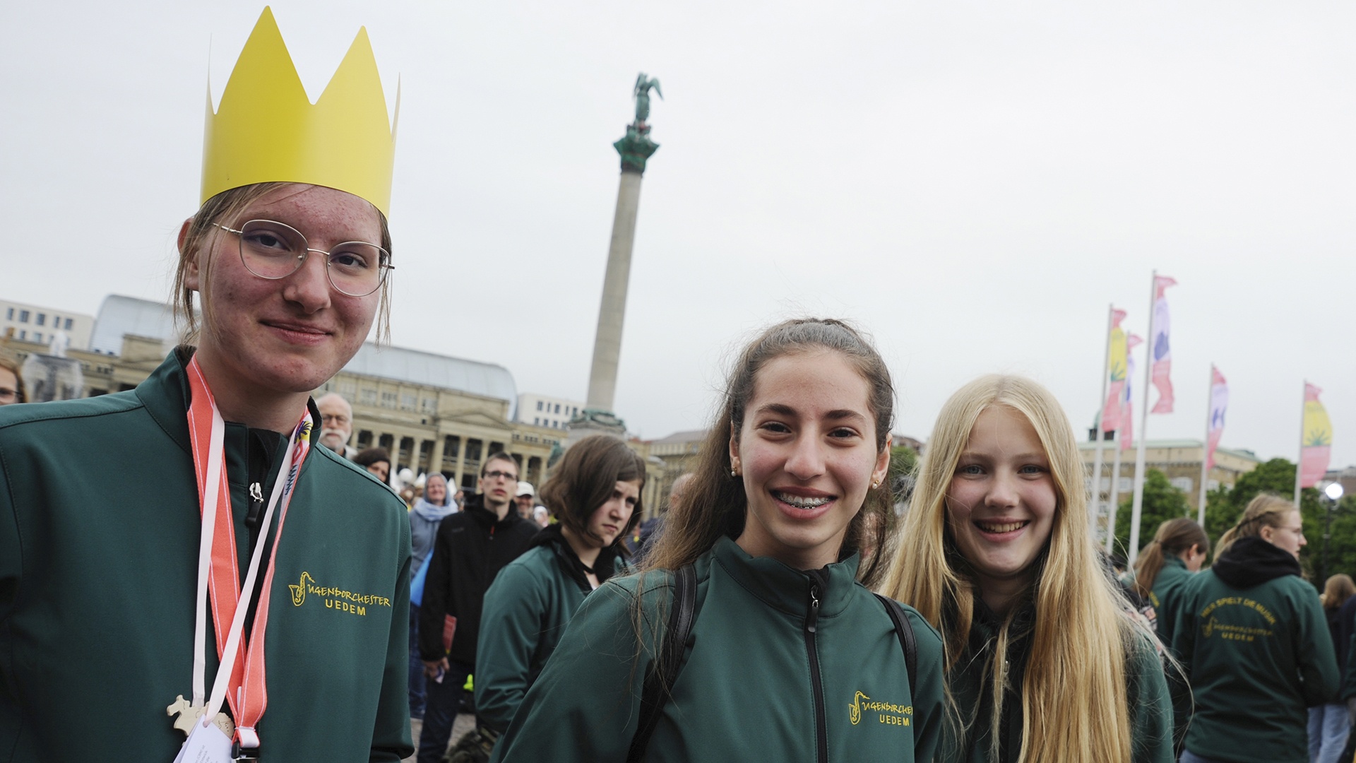drei Jugendliche auf dem 102. Deutschen Katholikentags in Stuttgart