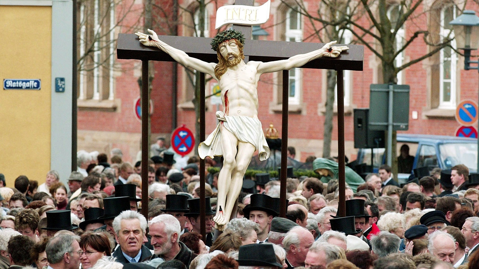 Palmsonntagsprozession in Heiligenstadt in Thüringen mit Jesus-Statue