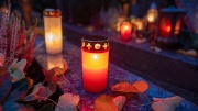 Grablichter auf dem Alten Friedhof in Offenbach am Main