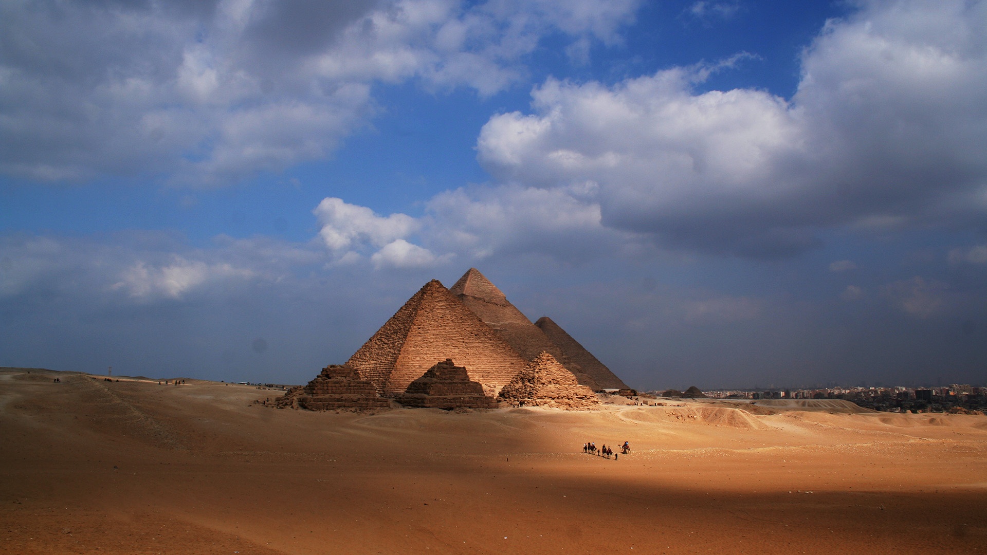 Pyramiden von Sonne angeleuchtet