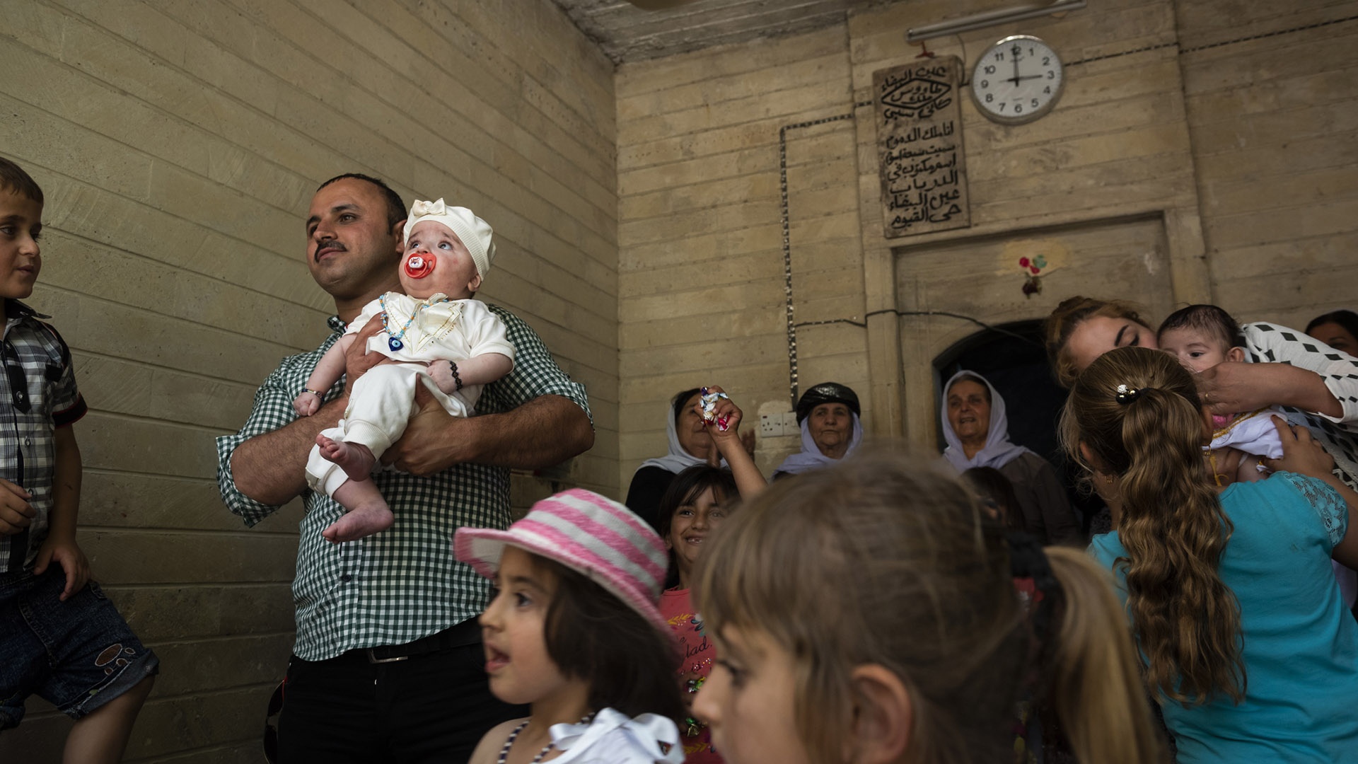 Jesiden feiern eine Taufe von zwei Babys in Lalisch