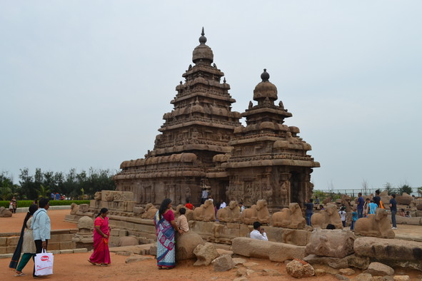 Blick auf einen Hindu-Tempel in Mahabalipuram.