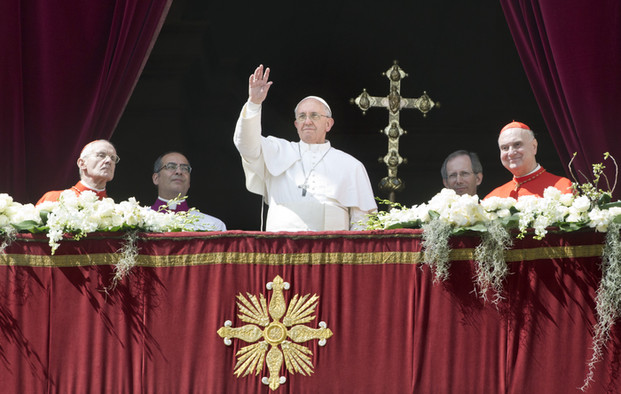 Papst Franziskus erteilt den Segen "Urbi et Orbi" auf dem Petersplatz in Rom.