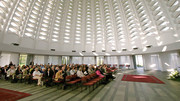 Blick in das Europäische Bahá'í-Haus der Andacht in Hofheim-Langenhain. 