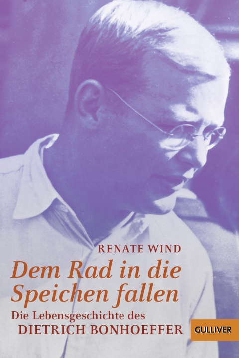 Buchcover "Dem Rad in die Speichen fallen. Die Lebensgeschichte des Dietrich Bonhoeffer" von Renate Wind zu sehen ist ein lila eingefärbtes Bild eines Mannes mit Brille, der nach unten schaut