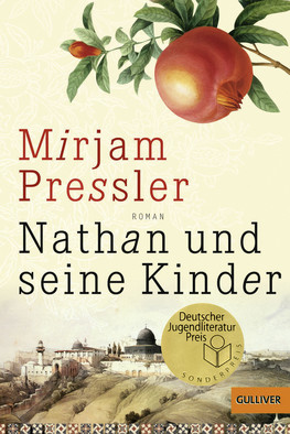 Buchcover "Nathan und seine Kinder" von Mirjam Pressler zu sehen sind ein illustrierter Apfel und eine illustrierte Ansicht von Jerusalem